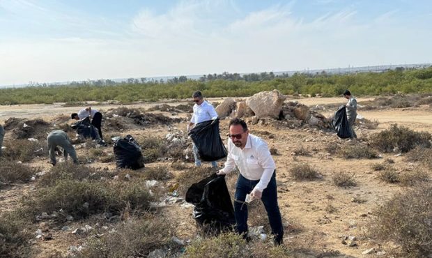 حضور کارکنان نفت و گاز پارس در پاکسازی پارک ملی نایبند حضور کارکنان نفت و گاز پارس در پاکسازی پارک ملی نایبند