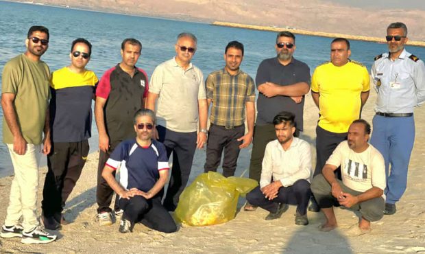 زباله‌های ساحل روستای هاله جمع‌آوری شدند