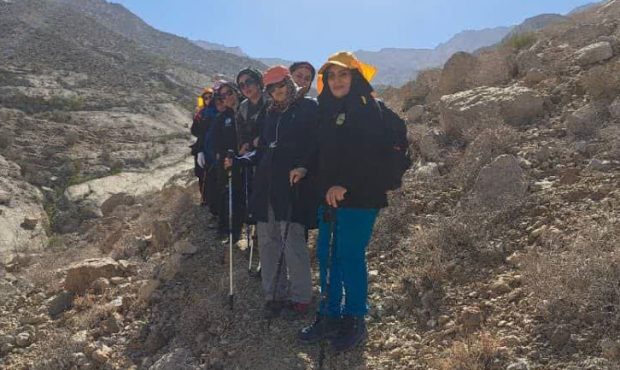 تیم کوهنوردی بانوان پالایشگاه آبادان، قلۀ کوه گنو را فتح کرد تیم کوهنوردی بانوان پالایشگاه آبادان، قلۀ کوه گنو را فتح کرد