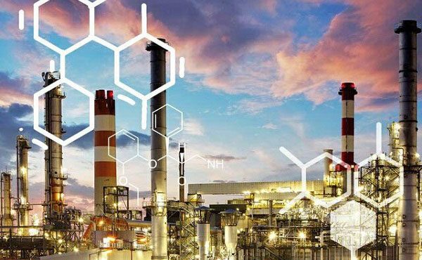 سرمایهگذاری در صنعت پتروشیمی، تحریمها را بیاثر میکند سرمایهگذاری در صنعت پتروشیمی، تحریمها را بیاثر میکند