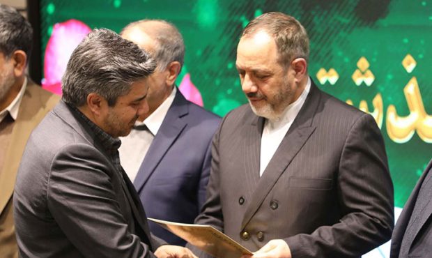 تجلیل از عملکرد برتر شرکت پتروشیمی پردیس تجلیل از عملکرد برتر شرکت پتروشیمی پردیس