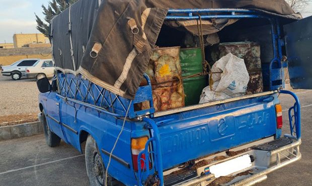 دو هزار لیتر گازوئیل خارج از شبکۀ توزیع در فلاورجان کشف شد دو هزار لیتر گازوئیل خارج از شبکۀ توزیع در فلاورجان کشف شد