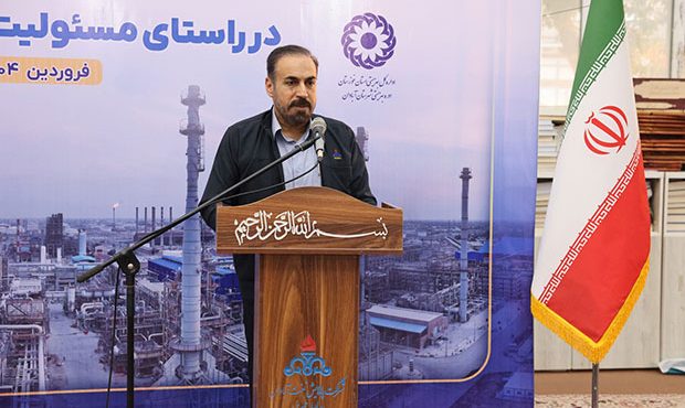 اهدای ۱۶۰۰ دست پوشاک به دانش‌آموزان تحت پوشش