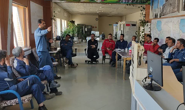 در نائین، مانور اطفاء حریق مخزن فرآورده‌های نفتی برگزار گردید