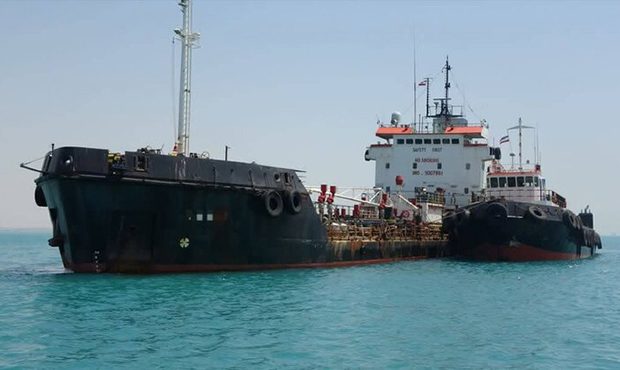 توقیف ۲ نفتکش حامل سوخت قاچاق توقیف ۲ نفتکش حامل سوخت قاچاق