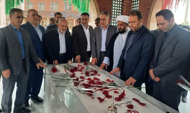 ادای احترام موالی‌زاده به شهید گمنام منطقۀ ویژۀ پتروشیمی