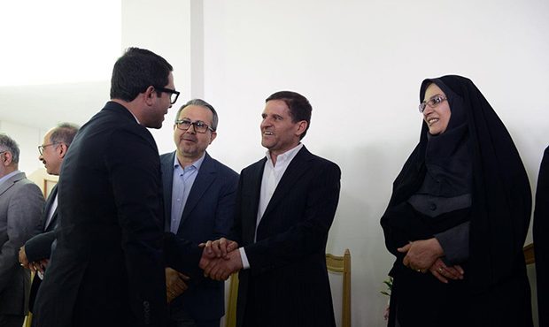 اتکا به دانش و تعهّد و پشتکار، راهگشای اعتلای ایران است اتکا به دانش و تعهّد و پشتکار، راهگشای اعتلای ایران است