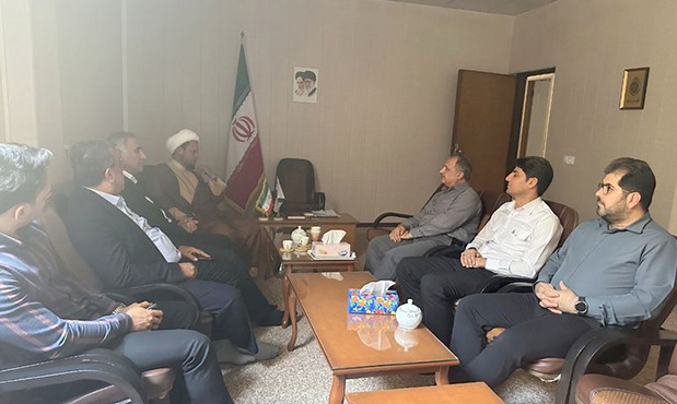 دیدار مدیر پایانۀ میعانات پارس جنوبی با امامجمعۀ عسلویه دیدار مدیر پایانۀ میعانات پارس جنوبی با امامجمعۀ عسلویه