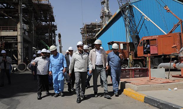بازدید رئیس هیئتمدیرۀ پالایشگاه اصفهان از تعمیرات اساسی بازدید رئیس هیئتمدیرۀ پالایشگاه اصفهان از تعمیرات اساسی