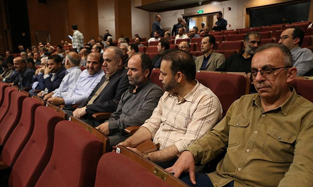 حضور کارکنان شرکت پخش گیلان در مراسم بزرگداشت شهدا حضور کارکنان شرکت پخش گیلان در مراسم بزرگداشت شهدا