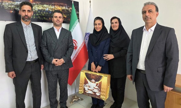 بانوی ورزشکار شرکت پتروشیمی شازند، قلۀ دماوند را فتح کرد