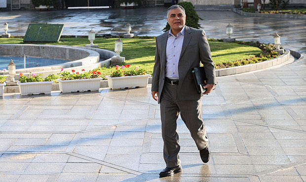 پاک‌نژاد، سه‌شنبۀ پیشِ‌رو به مجلس می‌رود
