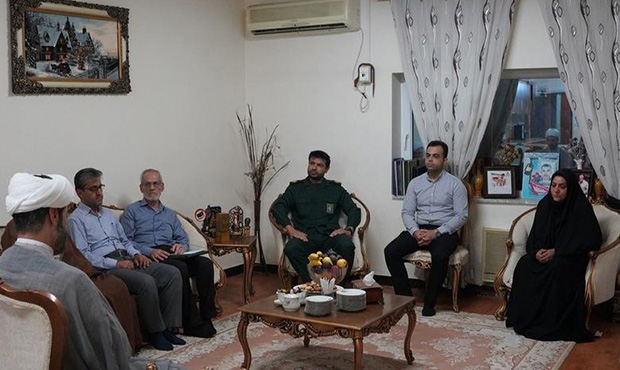 دیدار با خانوادۀ یکی از شهدای والامقام پایانۀ نفتی خارگ