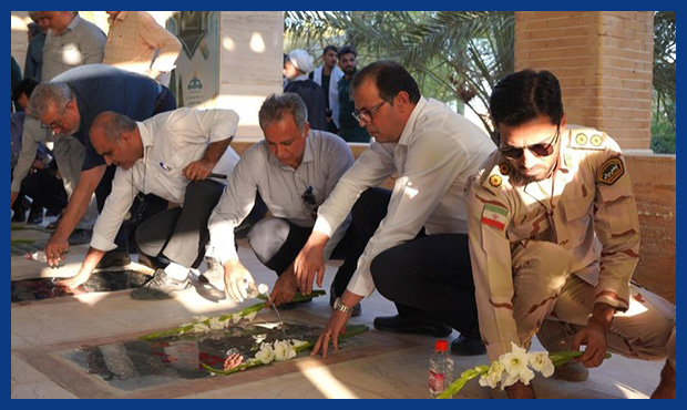 کارکنان پایانۀ نفتی خارگ با شهدا تجدید میثاق کردند