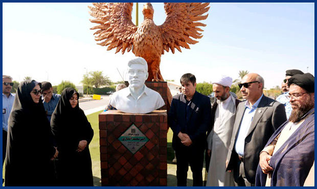آئین رونمایی از تندیس ققنوس بهیاد فداکاری امیرمحمّد انصاری آئین رونمایی از تندیس ققنوس بهیاد فداکاری امیرمحمّد انصاری