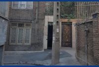 تیرهای برق دردسرساز منطقۀ ۱۰ تهران انتقال داده شدند