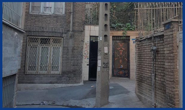 تیرهای برق دردسرساز منطقۀ ۱۰ تهران انتقال داده شدند تیرهای برق دردسرساز منطقۀ ۱۰ تهران انتقال داده شدند