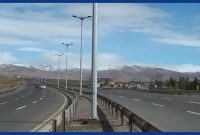 عملیات نصب پایه‌های روشنایی محور امیدیه-آغاجاری آغاز شد