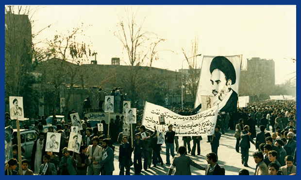 نقش کارکنان صنعت نفت در انقلاب اسلامی نقش کارکنان صنعت نفت در انقلاب اسلامی